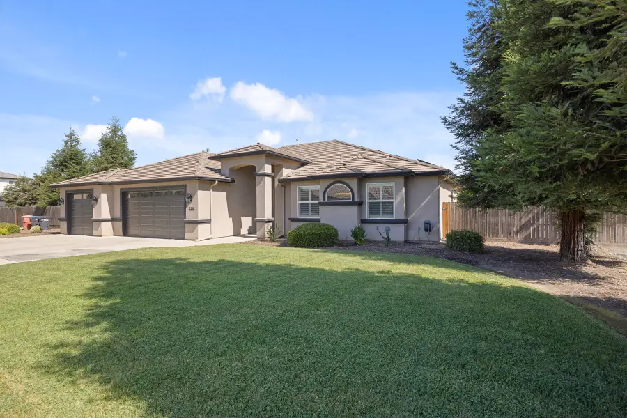 2208 W Benton Court, Exeter, CA 93221 - #2