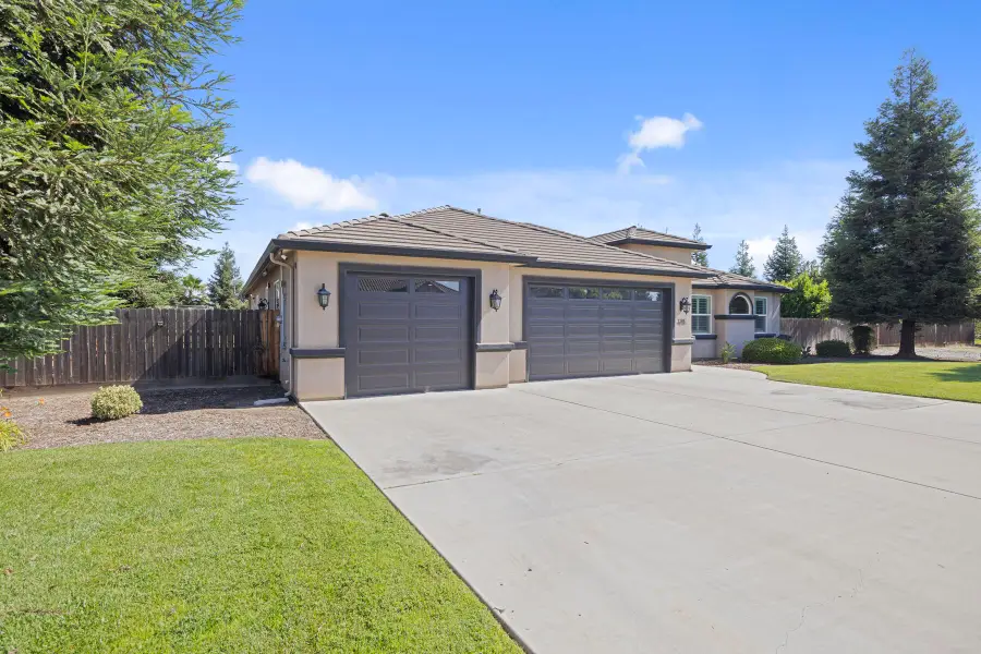 2208 W Benton Court, Exeter, CA 93221 - #3