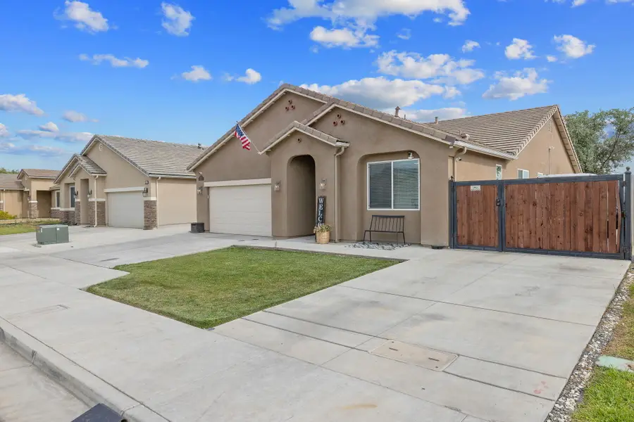 3023 Ferro Avenue, Tulare, CA 93274 - #2