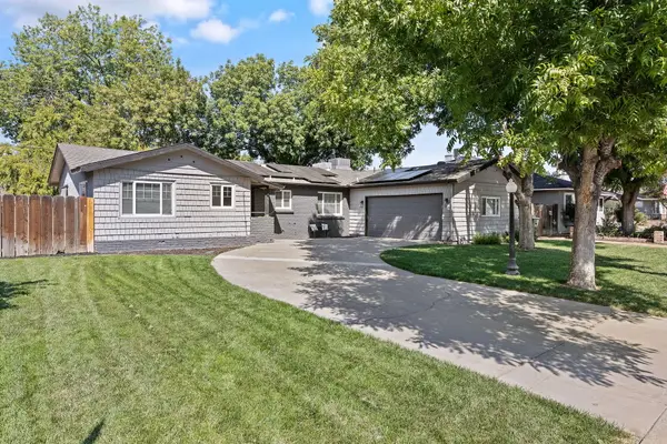 2424 W Fairview Court, Visalia, CA 93277