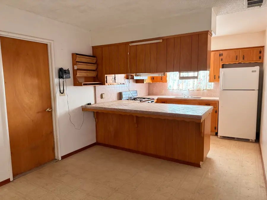 2263 E Cleo Avenue, Porterville, CA 93257 - #3
