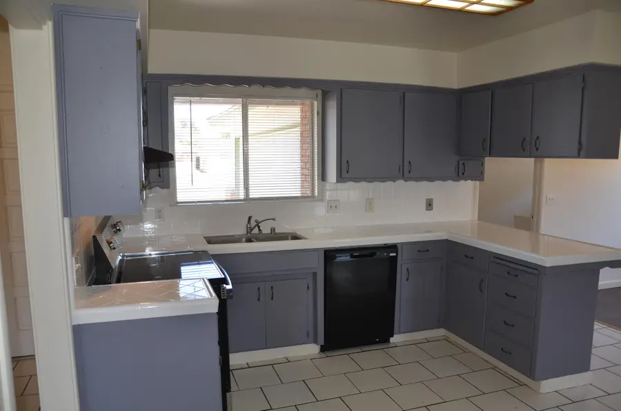 339 W Spring Lane, Lemoore, CA 93245 - #2