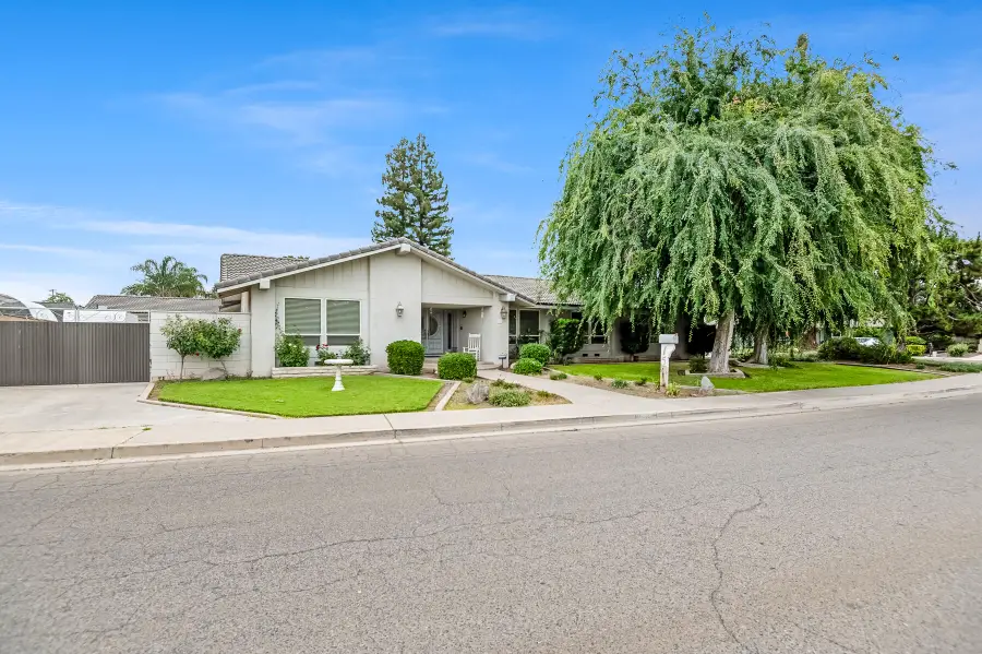 1546 S Wellsley Street, Visalia, CA 93277 - #2
