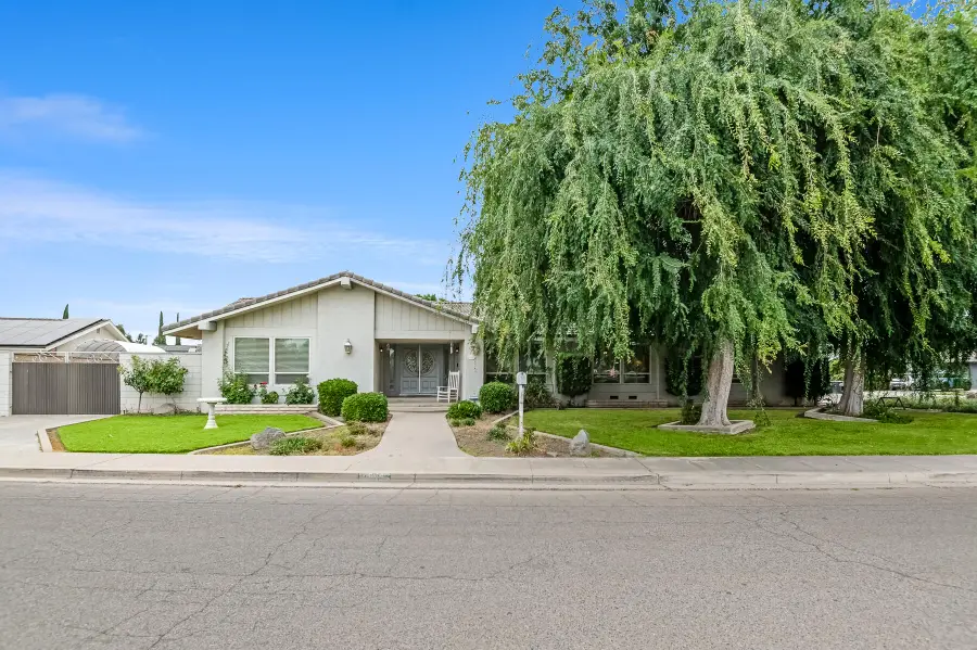 1546 S Wellsley Street, Visalia, CA 93277 - #3