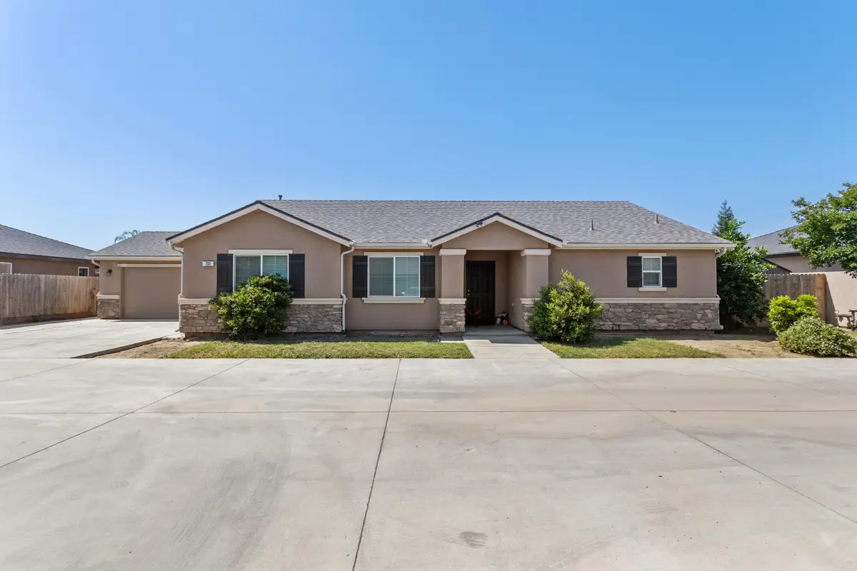 733 W Perez Avenue, Visalia, CA 93291 - #1