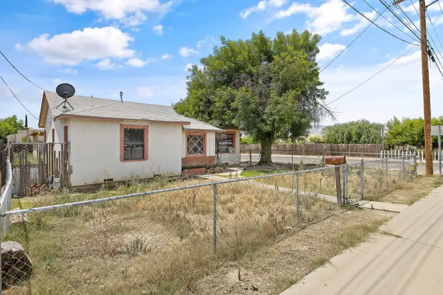 328 W San Joaquin Street, Avenal, CA 93204 - #2