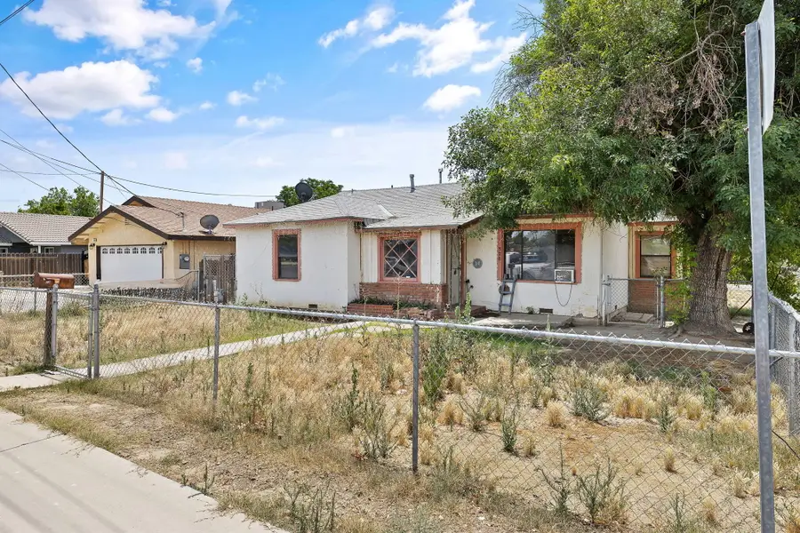 328 W San Joaquin Street, Avenal, CA 93204 - #3