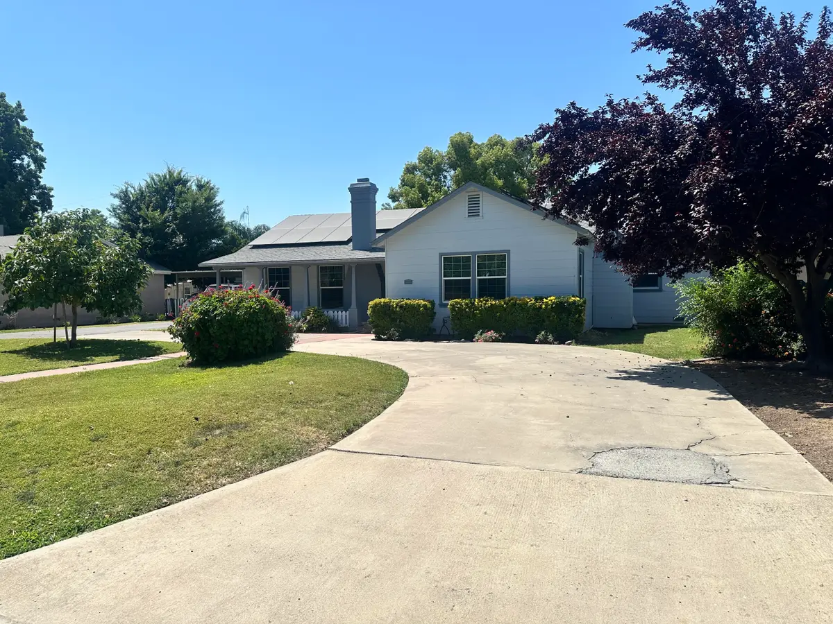 933 E Cross Avenue, Tulare, CA 93274 - #1