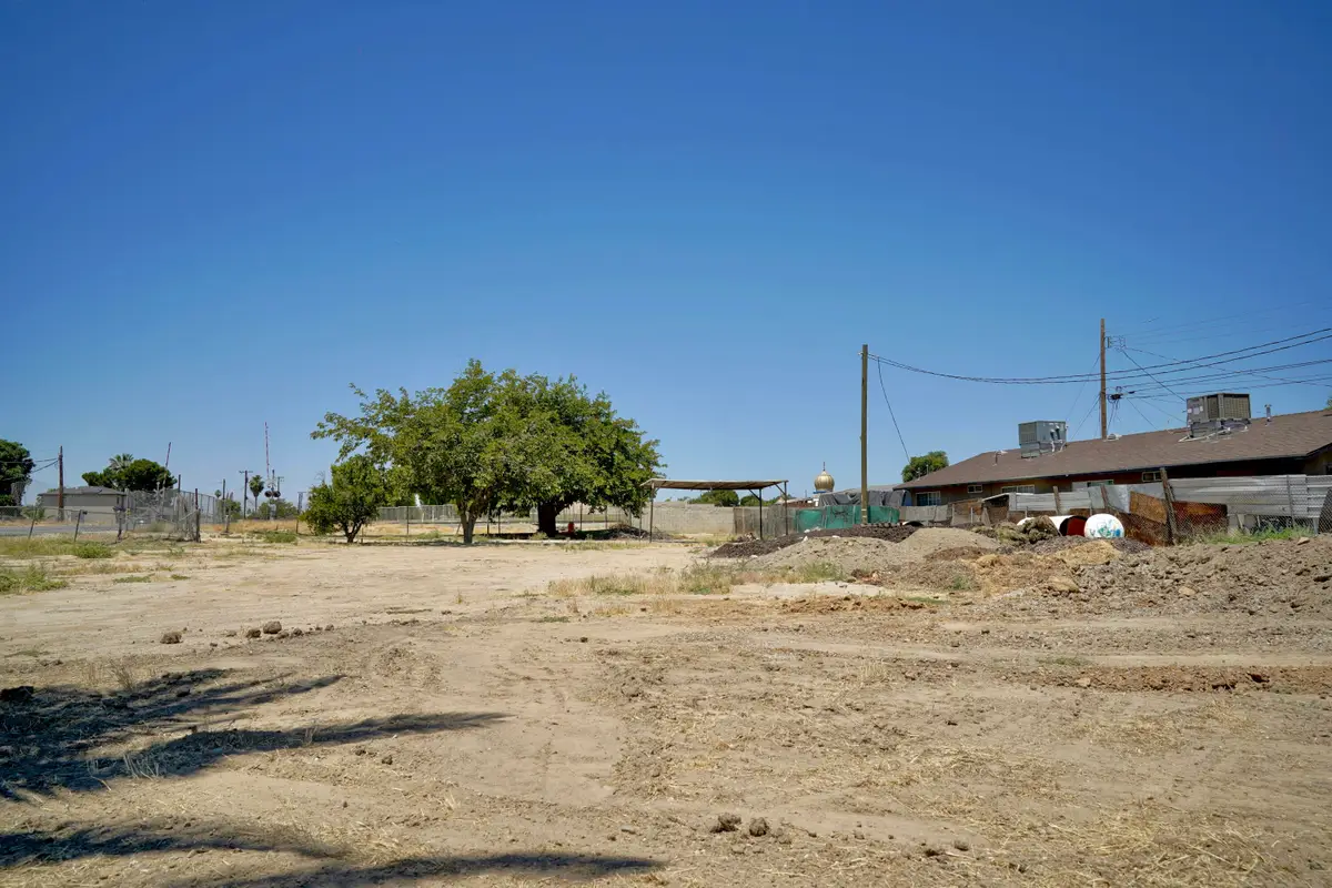 326 Wilson Road, Bakersfield, CA 93307 - #1