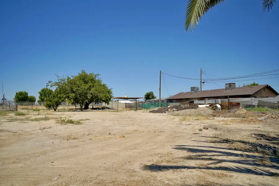 326 Wilson Road, Bakersfield, CA 93307 - #2