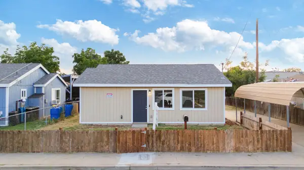 209 S Magnolia Avenue, Farmersville, CA 93223
