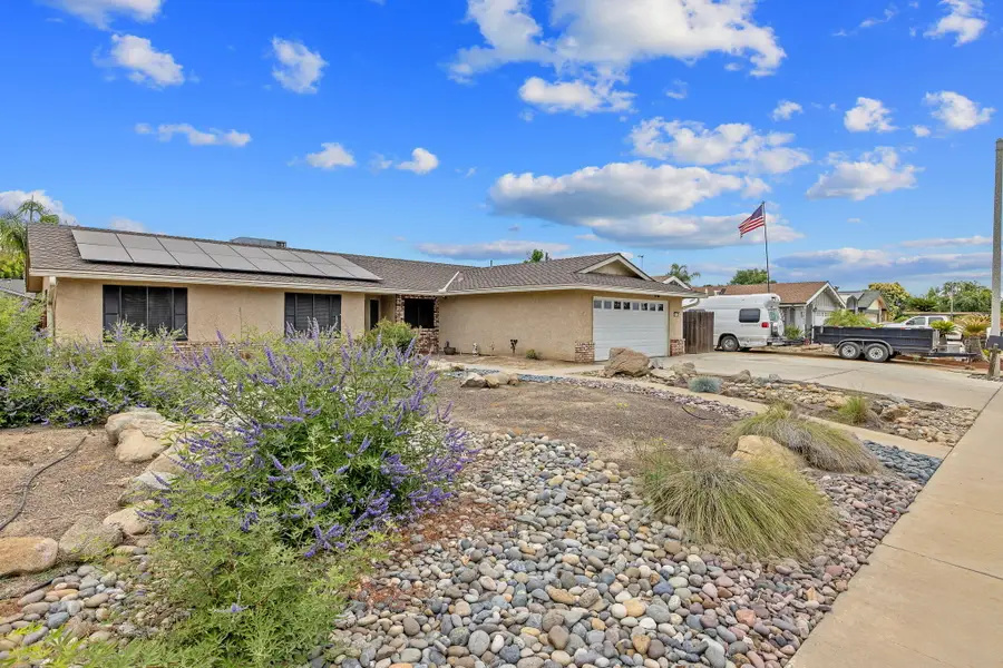 3142 W Sunnyside Court, Visalia, CA 93277 - #2