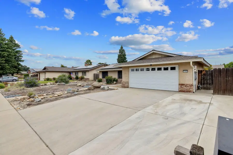 3142 W Sunnyside Court, Visalia, CA 93277 - #3