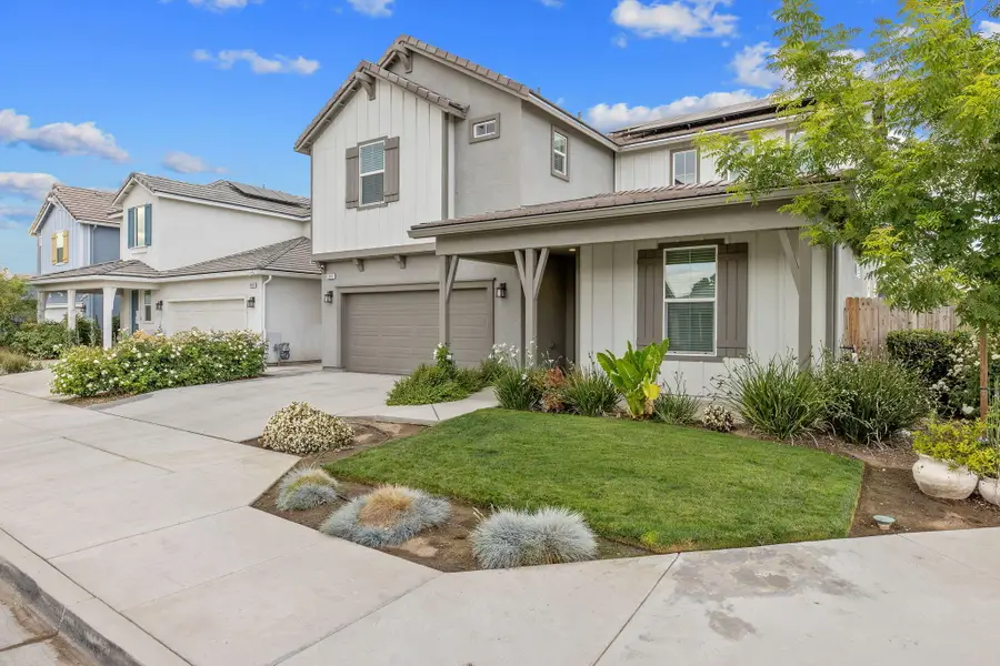2802 Sand Hills Avenue, Tulare, CA 93274 - #2