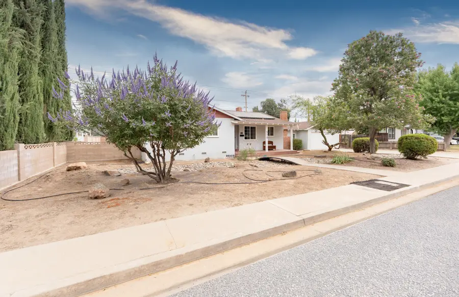 570 N Birch Avenue, Reedley, CA 93654 - #2
