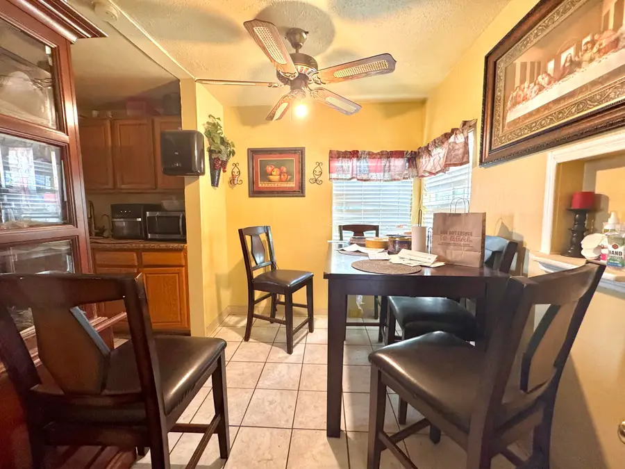 712 S G Street, Tulare, CA 93274 - #3
