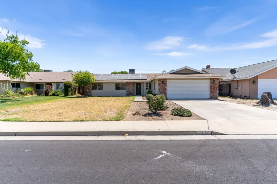 2117 Beechwood Court, Hanford, CA 93230 - #2