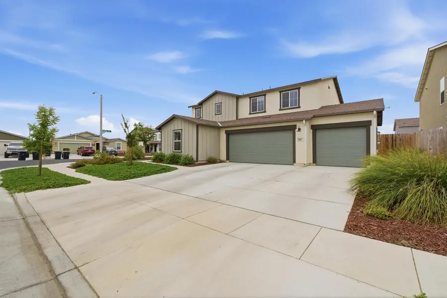 1143 E Packwood Avenue, Visalia, CA 93292 - #2