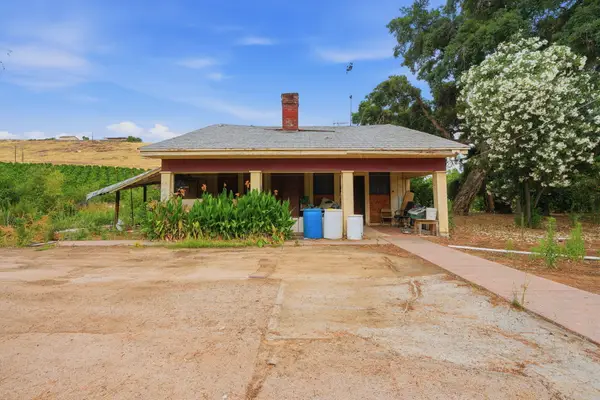 23134 Round Valley Drive, Lindsay, CA 93247