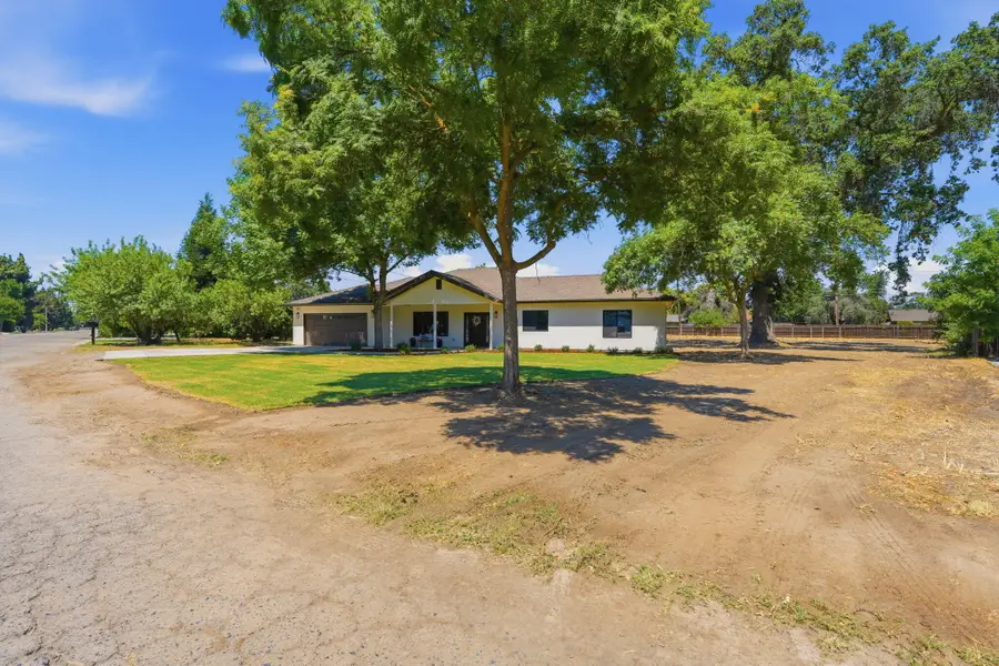 208 N Linwood Street N, Visalia, CA 93291 - #3