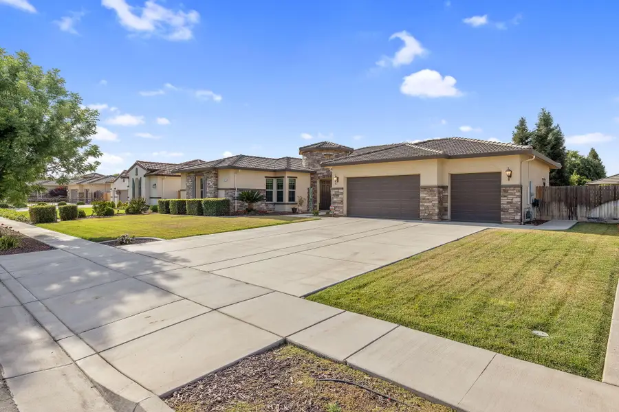3072 Cape Canyon Avenue, Tulare, CA 93274 - #3