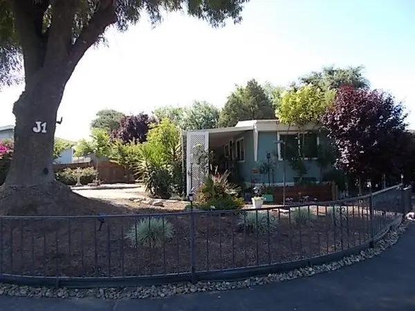 2400 W Midvalley Avenue #J-01, Visalia, CA 93277