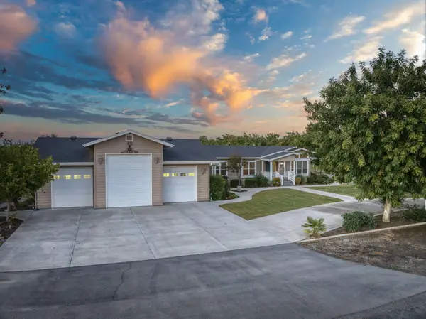 8646 Cairo Avenue, Laton, CA 93242