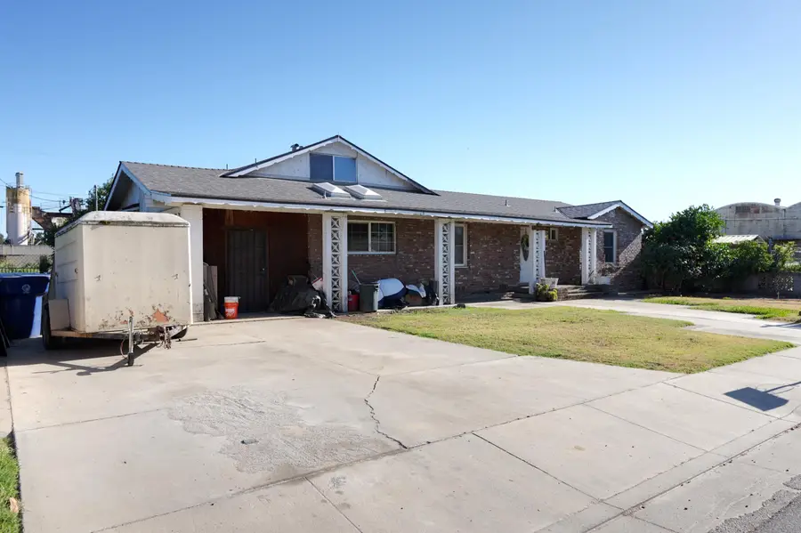 243 W Lois Avenue, Tulare, CA 93274 - #2