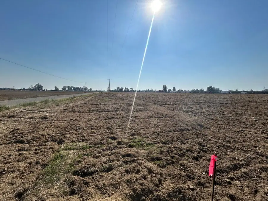 W Stanford Avenue, Pixley, CA 93256 - #2