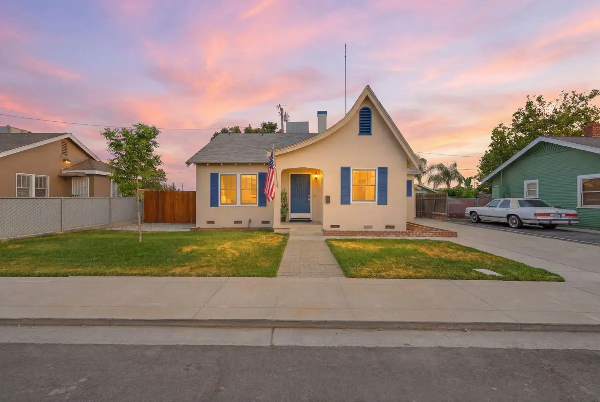 211 S Oakhurst Street, Visalia, CA 93292 - #1