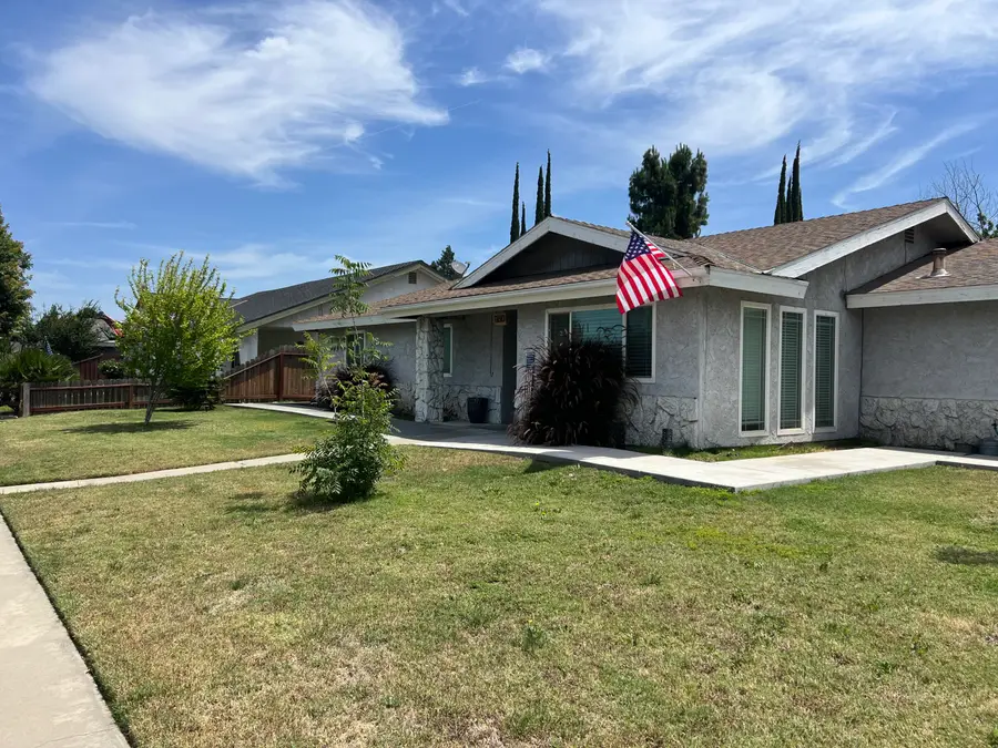 1160 N Laspina Street, Tulare, CA 93274 - #2
