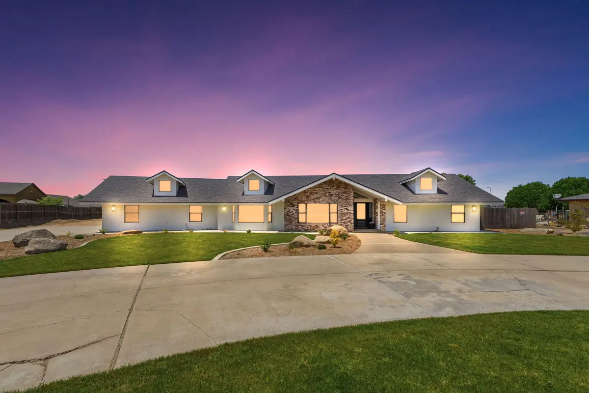 1023 N Euclid Avenue, Dinuba, CA 93618 - #1