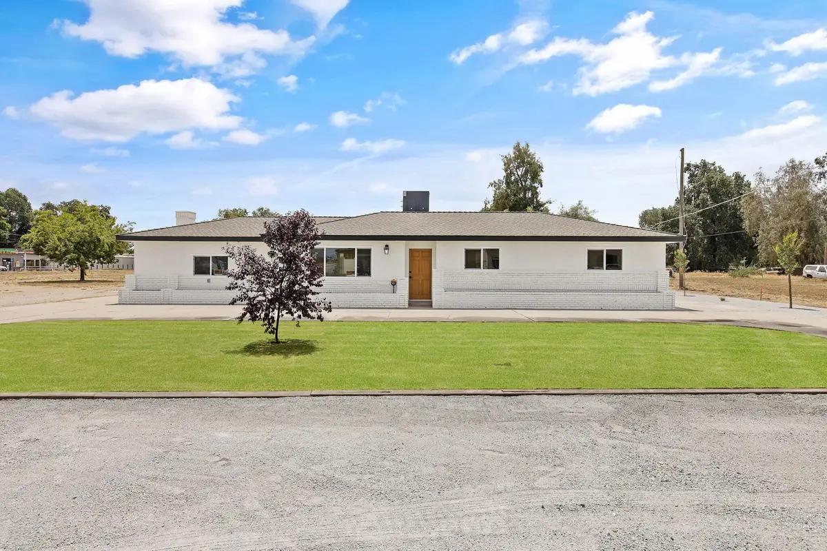 6125 E Mount Whitney, Laton, CA 93242 - #1