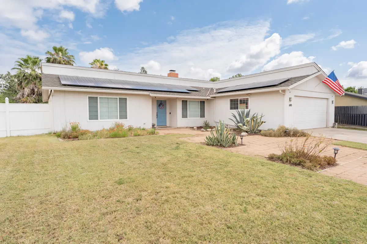 690 W Magnolia Avenue, Hanford, CA 93230 - #1