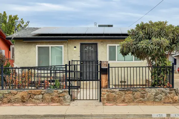 176 N Manzanillo Street, Woodlake, CA 93286