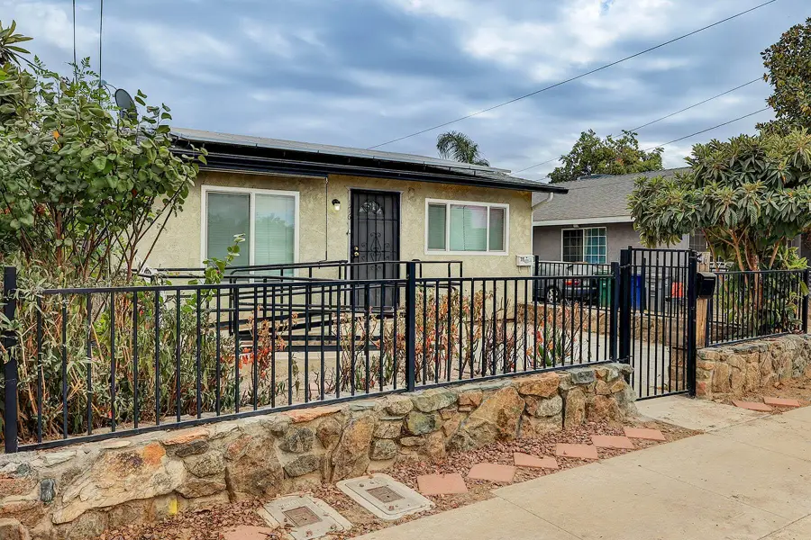 176 N Manzanillo Street, Woodlake, CA 93286 - #3