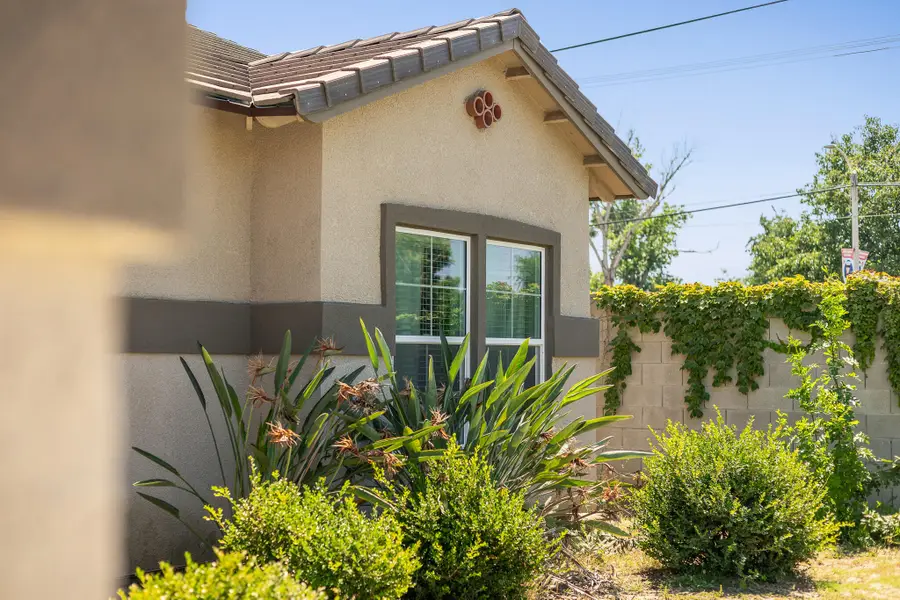 2387 W Bel Aire Court, Porterville, CA 93257 - #3