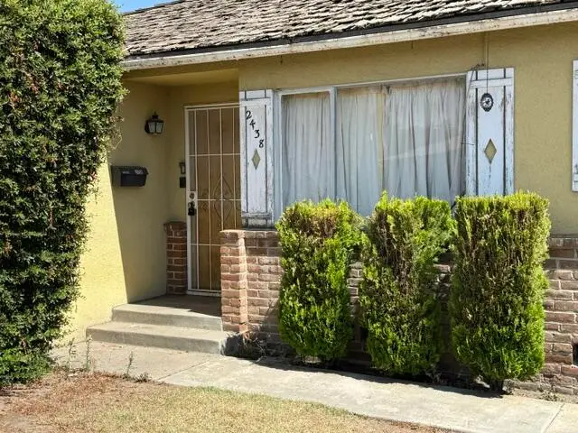 2438 W Walnut Avenue, Visalia, CA 93277 - #2