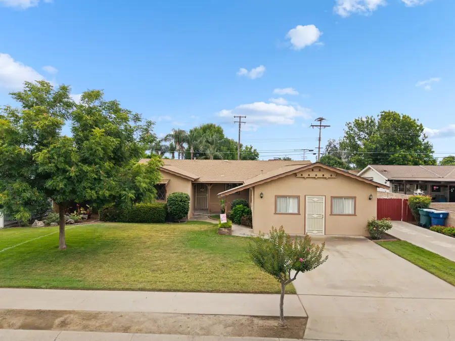 131 E Gail Avenue, Tulare, CA 93274 - #3