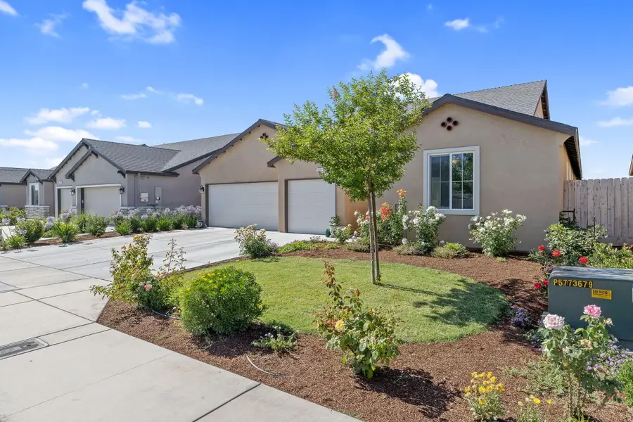 1977 Sherbrook Avenue, Tulare, CA 93274 - #2