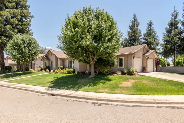 1809 E Evergreen Court, Visalia, CA 93292