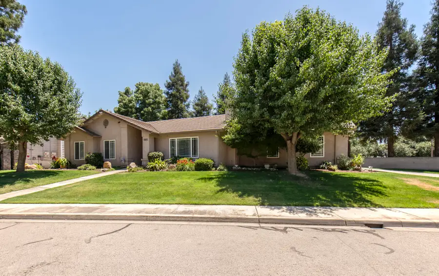 1809 E Evergreen Court, Visalia, CA 93292 - #2