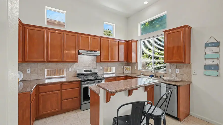 4212 W Clinton Court, Visalia, CA 93291 - #3