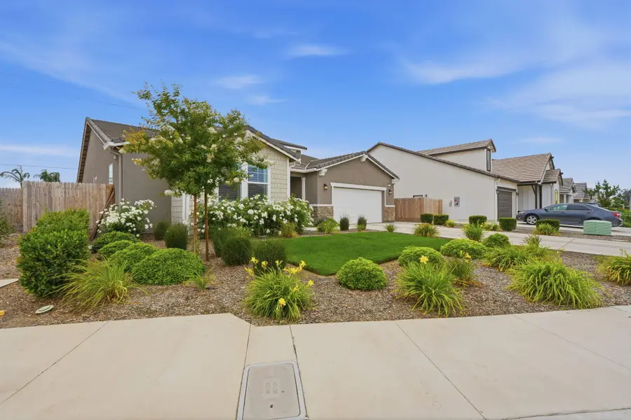2999 Sand Hills Avenue, Tulare, CA 93274 - #3