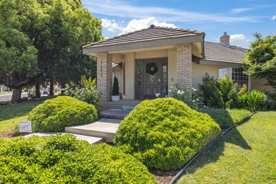 1425 E Paradise Avenue, Visalia, CA 93292 - #3