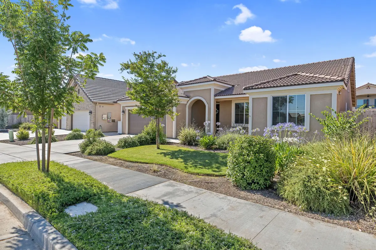 5121 W Brooke Avenue, Visalia, CA 93291 - #1