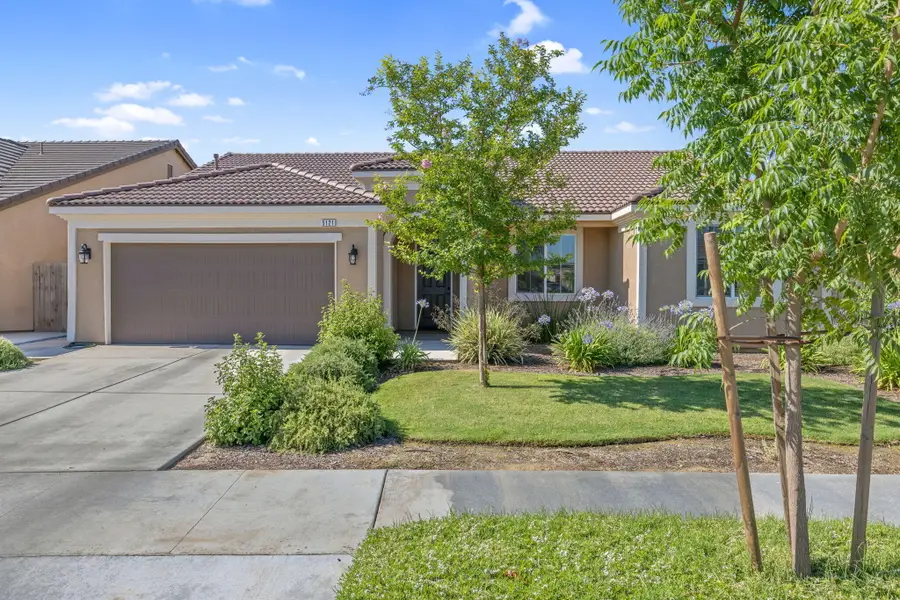 5121 W Brooke Avenue, Visalia, CA 93291 - #2