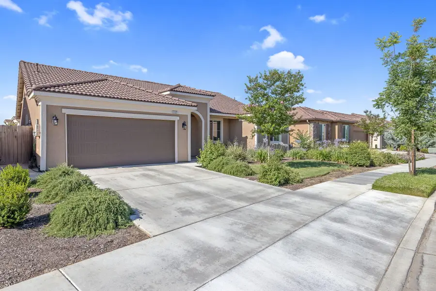 5121 W Brooke Avenue, Visalia, CA 93291 - #3
