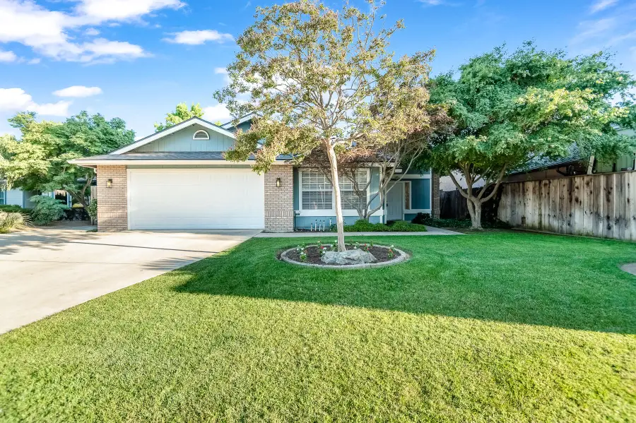 5833 W Paradise Avenue, Visalia, CA 93277 - #3