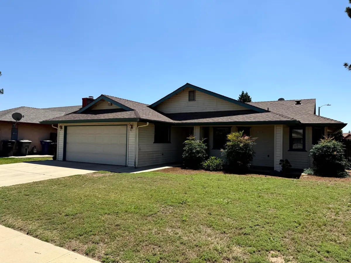 1923 E Sandalwood Avenue, Tulare, CA 93274 - #1